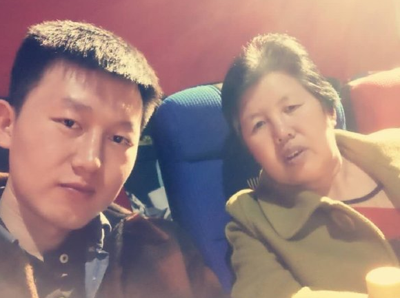 第一次帶爸媽看電影的說說 帶爸媽看電影心情感言 第一次帶爸媽看電影的說說 帶爸媽看電影心情感言