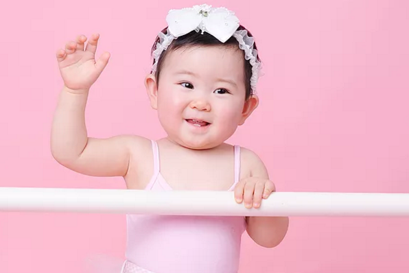 女兒一歲生日感言簡短 女兒一歲生日祝福語朋友圈