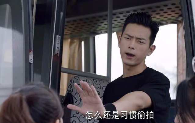 親愛的熱愛的佟年情敵周珊上線 周珊韓商言是什么關系