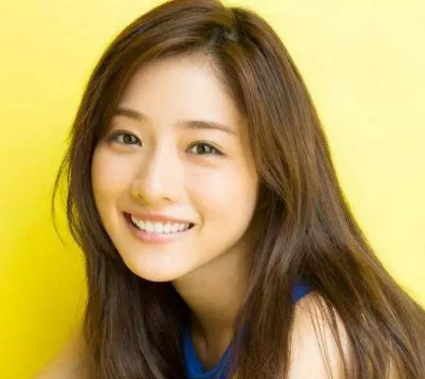 女生拍照怎么笑好看 拍照時怎么笑才自然