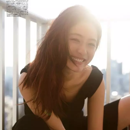 女生拍照怎么笑好看 拍照時怎么笑才自然