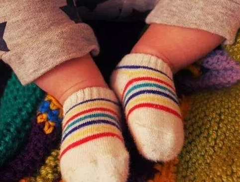 孩子吹空調要穿襪子嗎 寶寶穿襪子有什么好處