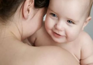 抱寶寶姿勢(shì)不對(duì)會(huì)歪脖子嗎 如何正確抱寶寶