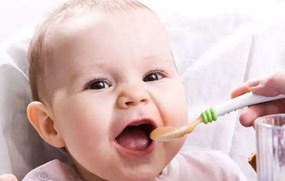 寶寶第一口輔食怎么選 寶寶輔食原則是什么