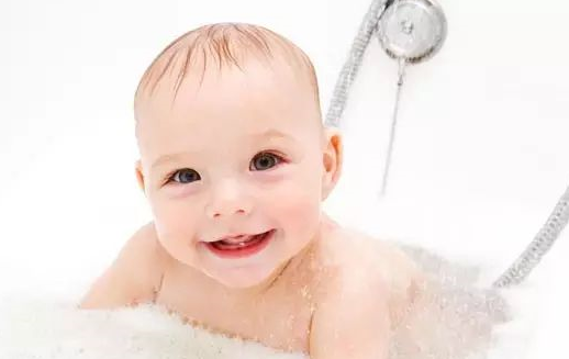 三伏天寶寶長痱子怎么應(yīng)對 寶寶長痱子了怎么好的快