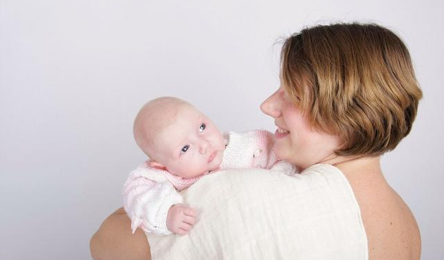 寶寶奶水不夠吃的判斷小技巧 寶寶奶水不夠吃怎么促進(jìn)乳汁分泌