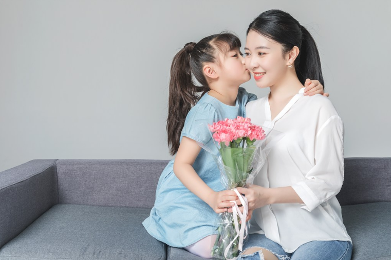 女兒長大了媽媽心情感慨 關于女兒長大了媽媽的心情怎么表達