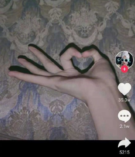 怎么用食指和大拇指捏個心 七夕表白比心手勢有哪些