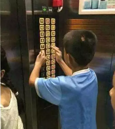 帶娃坐電梯怎么坐最安全 帶孩子坐電梯注意事項 帶娃坐電梯怎么坐最安全 帶孩子坐電梯注意事項