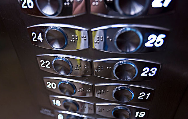 怎么讓孩子安全的坐電梯 孩子坐電梯哪些地方不能碰