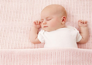 寶寶到底應該怎么睡呢 哪種睡姿最適合寶寶