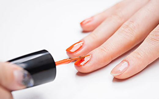 孕期可以涂指甲油嗎 涂指甲油會造成胎兒畸形嗎