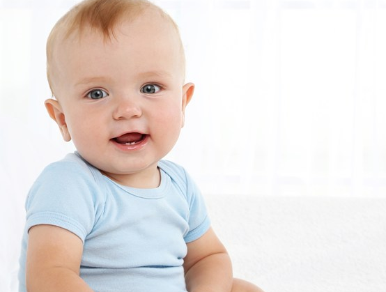 寶寶會(huì)坐了發(fā)朋友圈說說 寶寶會(huì)坐了這一刻開心句子