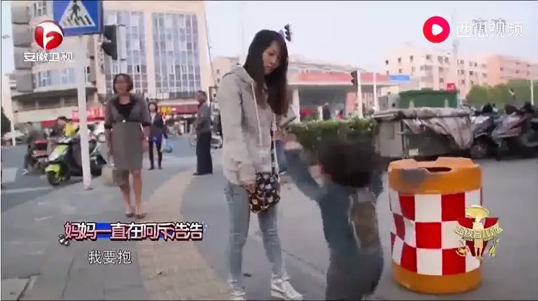孩子在公眾場合吵鬧怎么辦好 如何正確有效的解決孩子公眾場合鬧情緒