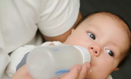 寶寶奶量突然減少是怎么回事 寶寶生理期厭奶怎么護理