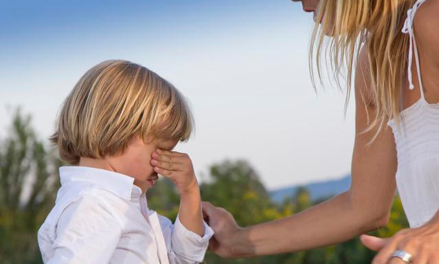 面對孩子壞情緒父母的常見反應有哪些 父母正確處理孩子情緒問題的3步驟 面對孩子壞情緒父母的常見反應有哪些 父母正確處理孩子情緒問題的3步驟