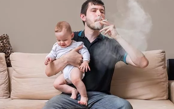 在家抽煙對孩子的傷害 泰國在家抽煙視為家暴 在家抽煙對孩子的傷害 泰國在家抽煙視為家暴