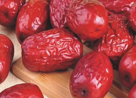 紅棗生吃好還是泡水好 紅棗怎么吃最有營養