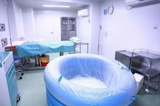 水中分娩比順產貴多少 水中分娩多少錢