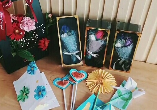 第一次收到教師節(jié)的禮物心情說說 第一次收到教師節(jié)禮物朋友圈句子