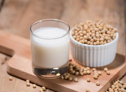 女性喝牛奶還是喝豆漿好 女人喝牛奶和豆漿有有什么區別