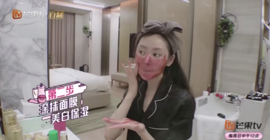 哎呀好身材張天愛用的是什么牌子的面膜 張天愛敷臉面膜怎么樣
