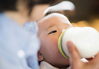 哺乳期堵奶發燒怎么回事 堵奶發燒怎么辦