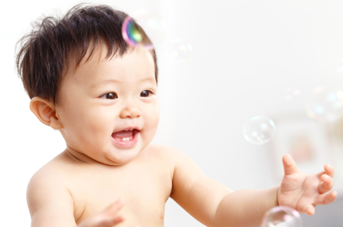 寶寶越來越可愛的朋友圈說說 曬寶寶可愛照片的朋友圈說說句子