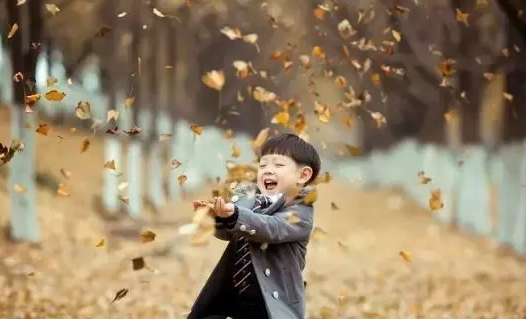 天氣變涼提醒家長孩子短信 秋季預(yù)防孩子感冒方法 天氣變涼提醒家長孩子短信 秋季預(yù)防孩子感冒方法