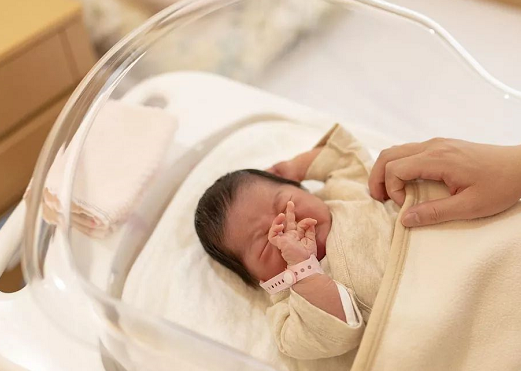 捏寶寶的鼻梁真的能變挺嗎 捏寶寶鼻梁會有什么危害 捏寶寶的鼻梁真的能變挺嗎 捏寶寶鼻梁會有什么危害