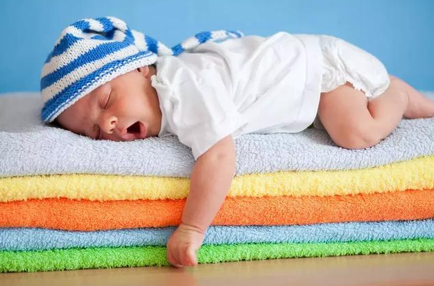 一歲以內寶寶可以裸睡嗎 孩子裸睡有什么好處