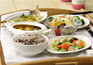 剛生完孩子可以大補(bǔ)嗎 剛生完孩子當(dāng)天應(yīng)該怎么吃