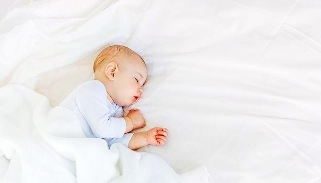 天冷孩子手腳冰涼要加衣服嗎 冬天孩子穿衣的正確指南 天冷孩子手腳冰涼要加衣服嗎 冬天孩子穿衣的正確指南