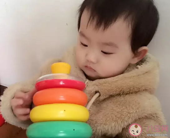 冬天到了給寶寶穿什么衣服睡覺 冬天寶寶睡覺要注意什么 冬天到了給寶寶穿什么衣服睡覺 冬天寶寶睡覺要注意什么