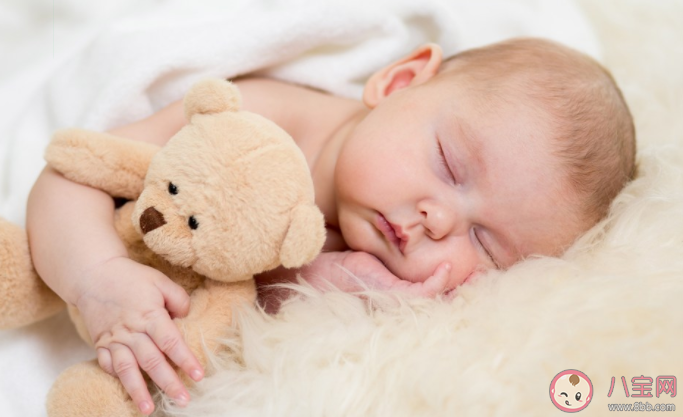 寶寶頭部多久定型 好頭型睡出時間表