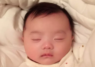 冬天到了給寶寶穿什么衣服睡覺 冬天寶寶睡覺要注意什么