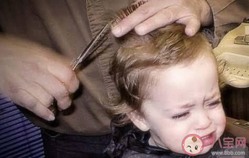 寶寶不喜歡剪頭發是怎么回事 寶寶剪頭發愛哭鬧怎么辦 寶寶不喜歡剪頭發是怎么回事 寶寶剪頭發愛哭鬧怎么辦