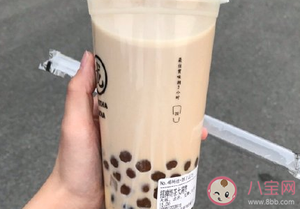 喝奶茶的搞笑朋友圈說說 想喝奶茶的幽默句子