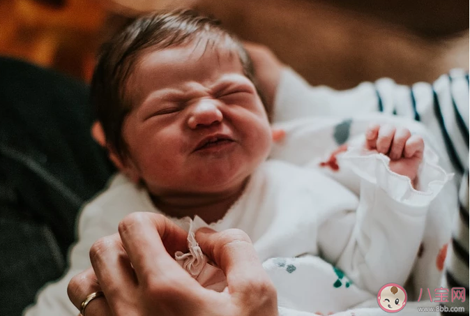 導致寶寶受驚的常見原因有哪些 受驚了怎么緩解寶寶情緒