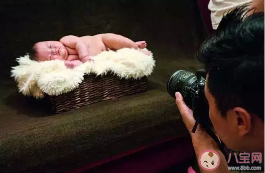 寶寶拍照閃光燈對(duì)眼睛有傷害嗎 寶寶拍滿月照要注意什么