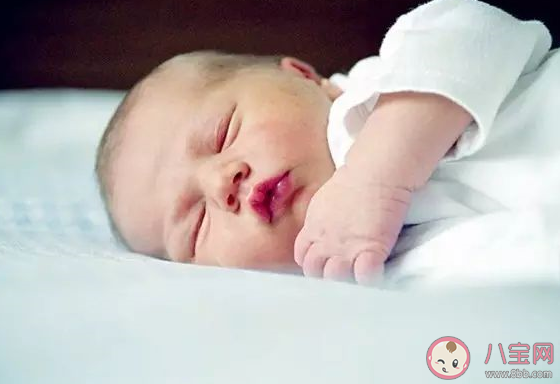 新生兒有必要用護臍貼嗎 護臍貼對寶寶有用嗎