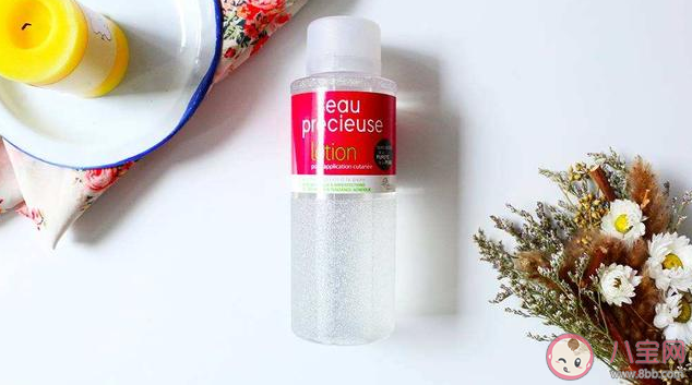 化妝水和爽膚水是一樣的嗎 化妝水和爽膚水有什么區別