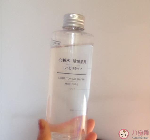 化妝前可以用爽膚水代替化妝水嗎 怎么挑選合適自己的化妝水