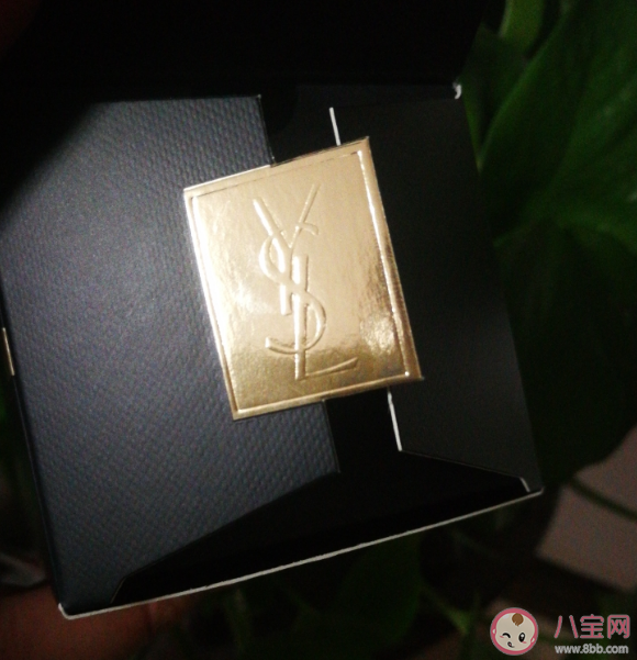 YSL反轉(zhuǎn)巴黎花溢香水味道重不重 YSL反轉(zhuǎn)巴黎花溢香水聞起來感受