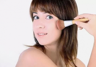 bb霜和粉底液的區別是什么 bb霜和粉底液哪個對皮膚傷害大