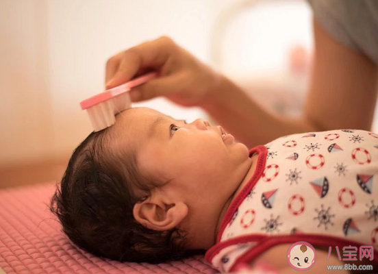 胎兒的頭發(fā)多少和孕婦有區(qū)別嗎 孕期護(hù)膚的食物有哪些