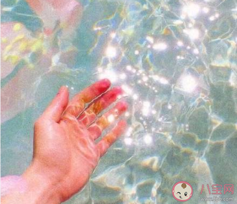 怎么看待異性有固定聊天對(duì)象 對(duì)象有異性固定聊天對(duì)象該介意嗎