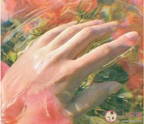 怎么看待異性有固定聊天對(duì)象 對(duì)象有異性固定聊天對(duì)象該介意嗎