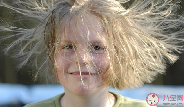 身上起靜電的搞笑朋友圈說說 身上起靜電的心情短語