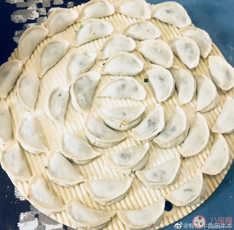 冬天吃餃子的搞笑說說 晚上吃餃子發朋友圈的說說2019